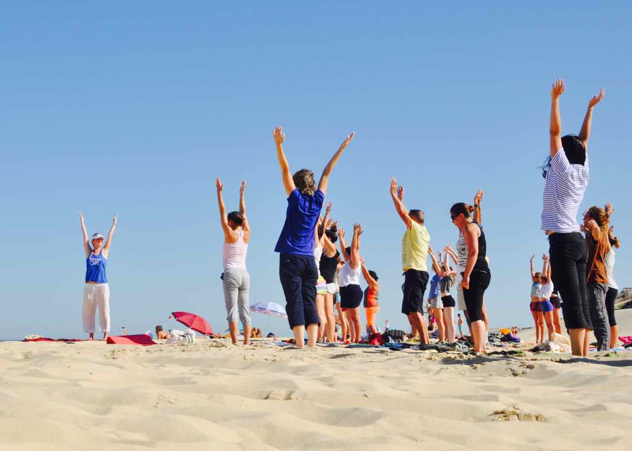 yoga deporte playa la barrosa chiclana