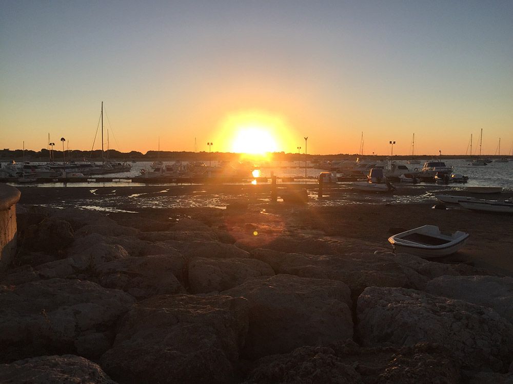 puesta de sol puerto deportivo poblado de sancti petri
